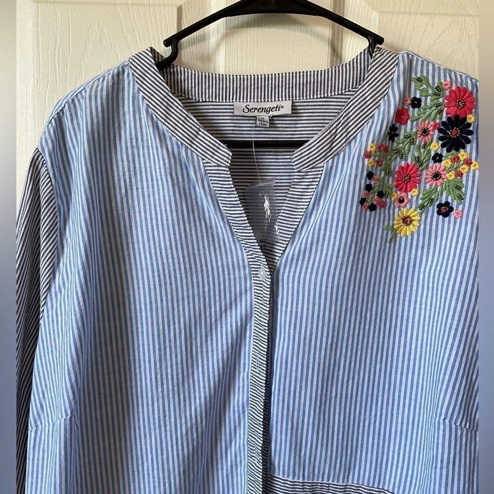 Serengeti top. floral embroidery. Long sleeve. size 1X - Picture 5 of 8